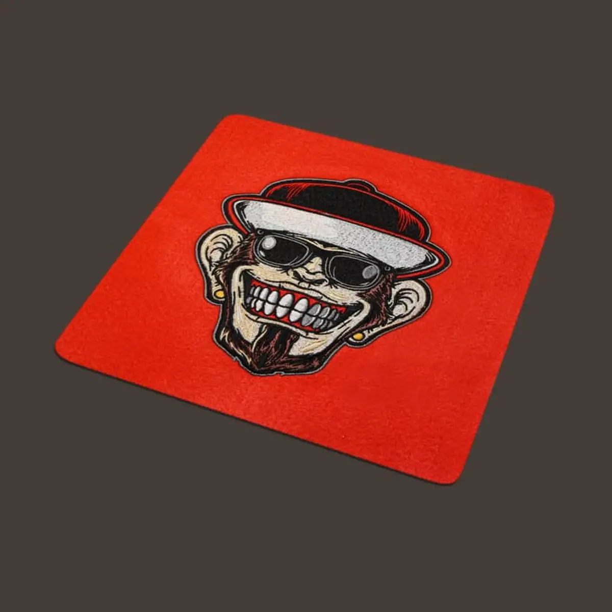 Affe mit Brille und Cap Stick – Bild 2