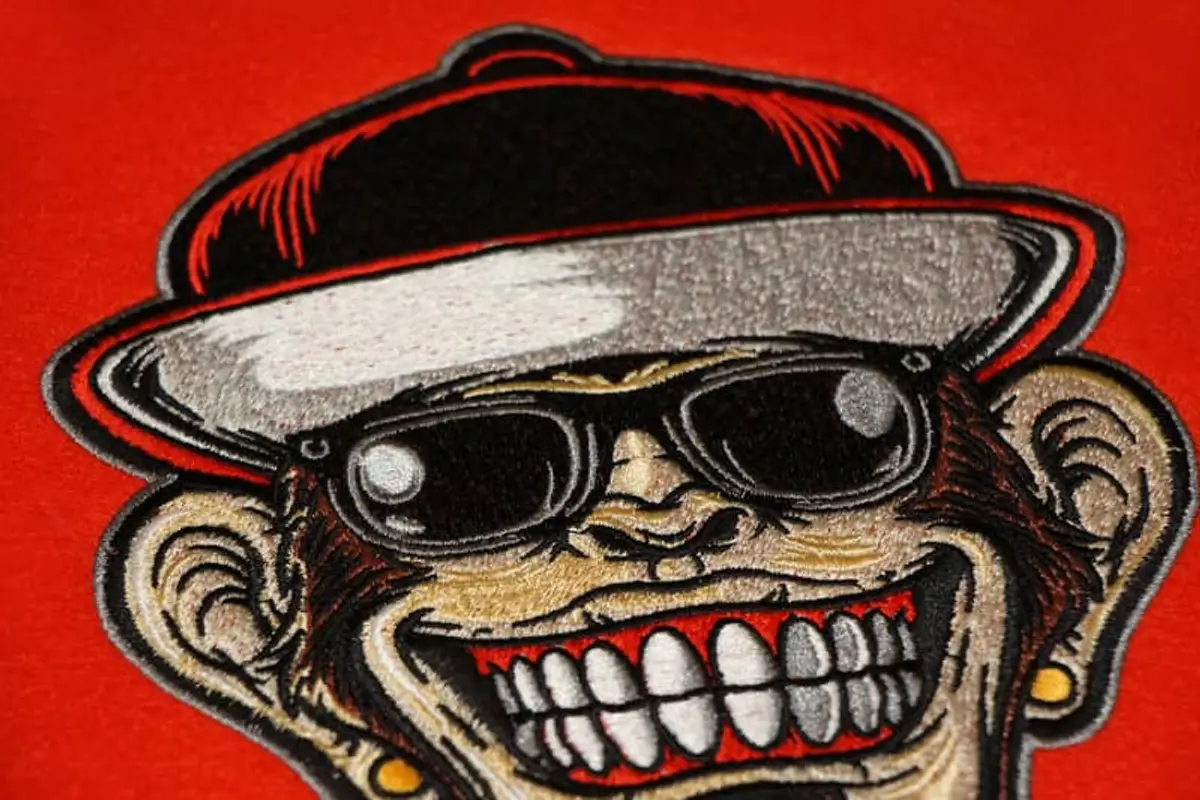 Affe mit Brille und Cap Stick – Bild 4