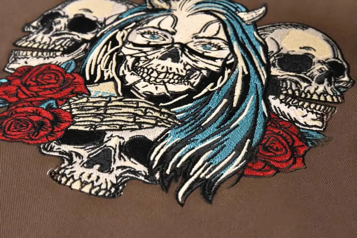 Blauhaarige Totenkopffrau Stick – Bild 4