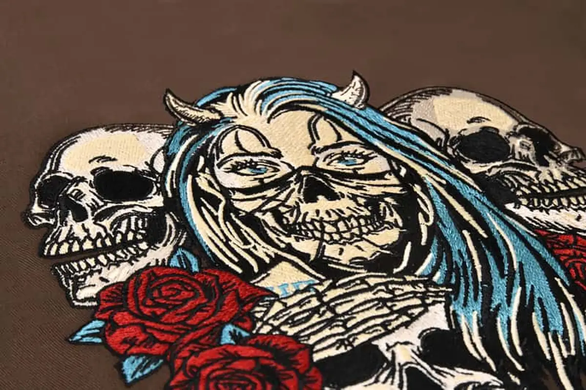 Blauhaarige Totenkopffrau Stick – Bild 5