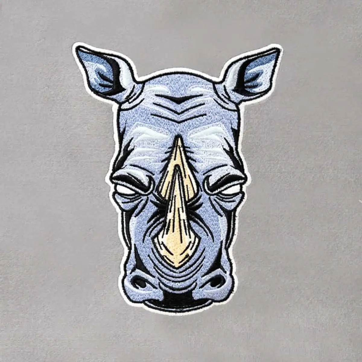 Nashornkopf Frontansicht Stick – Bild 3