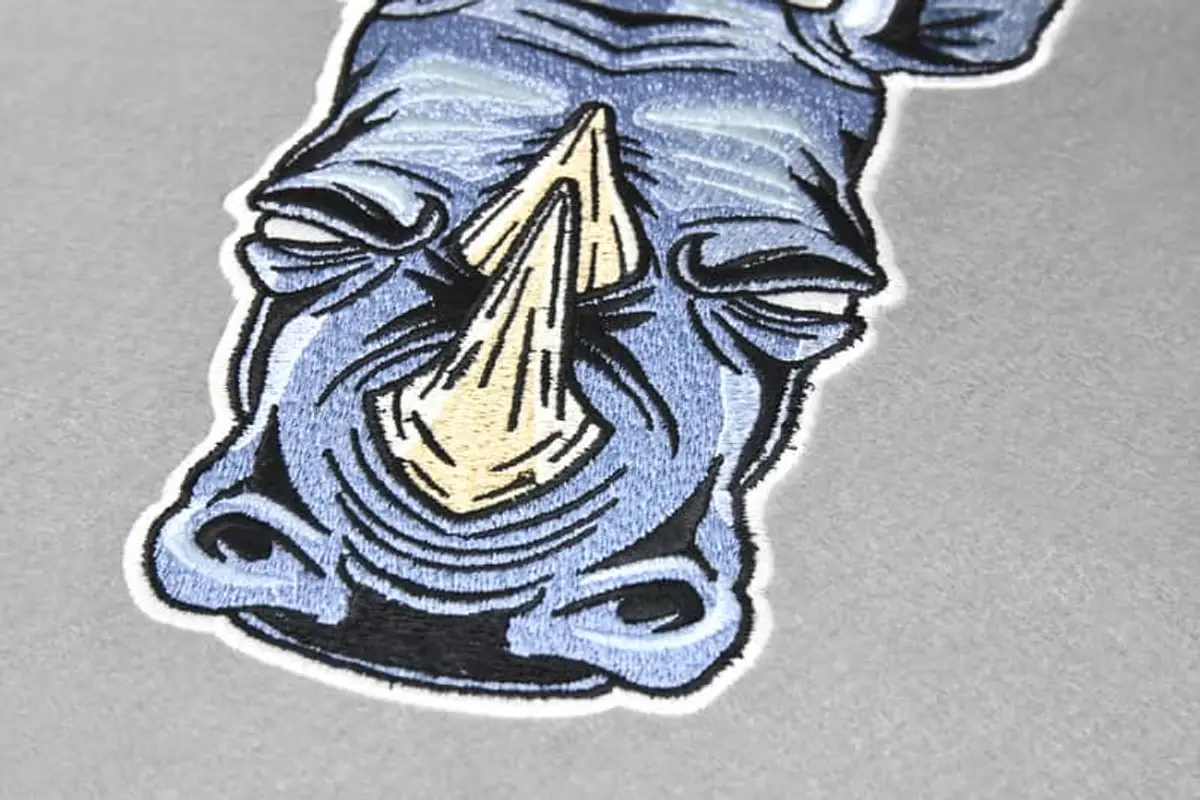 Nashornkopf Frontansicht Stick – Bild 4