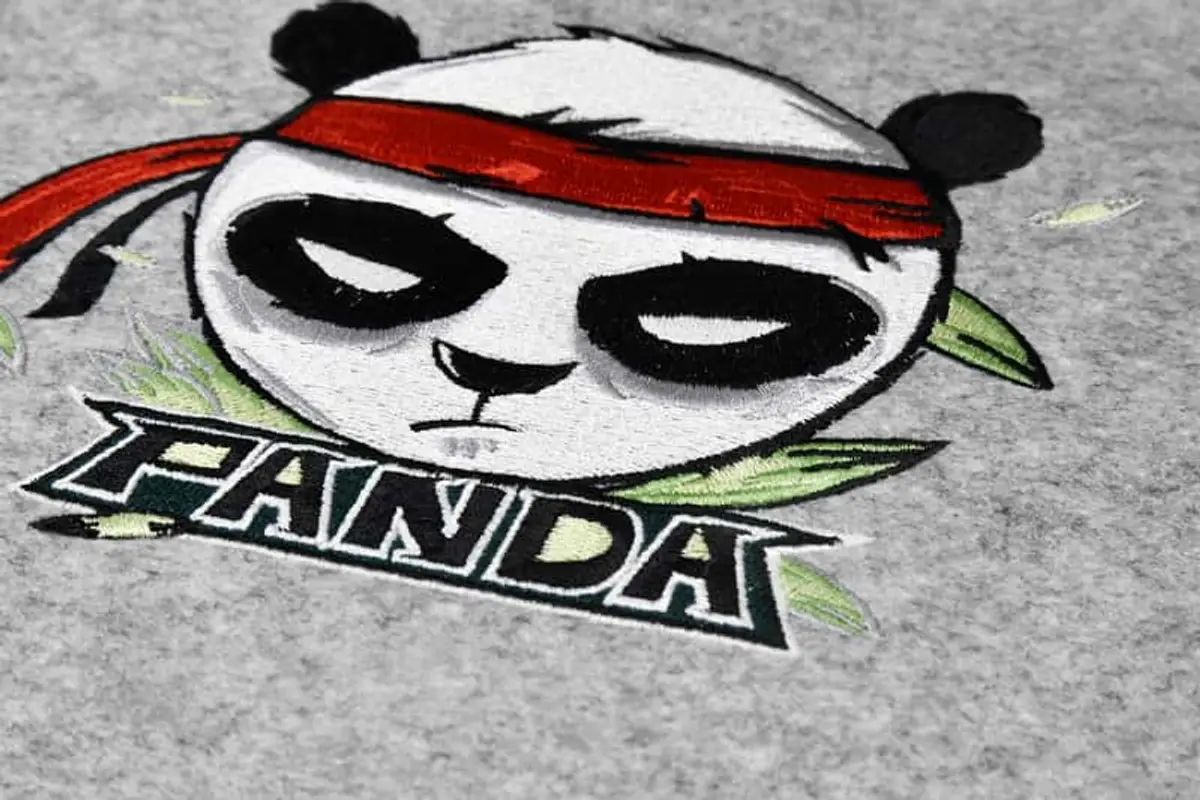 Pandakopf mit Stirnband Frontansicht Stick – Bild 4