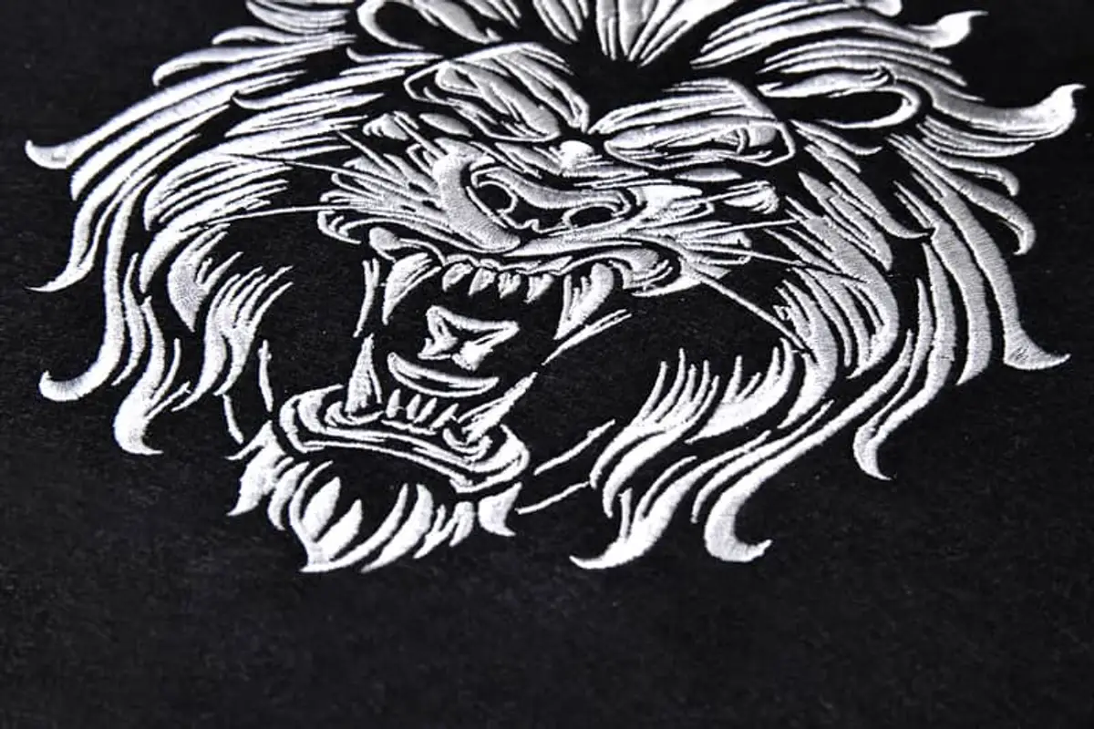 Umriss brüllender Löwenkopf Frontansicht Stick – Bild 4