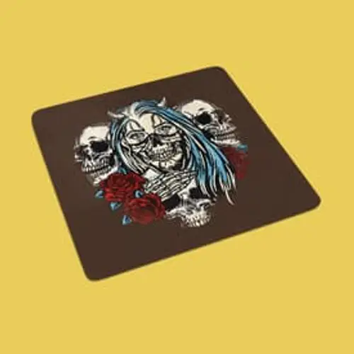 Ausgefallenes Stickmotiv: Frau mit Totenkopf und blauen Haaren. Perfekt für moderne und alternative Designs.