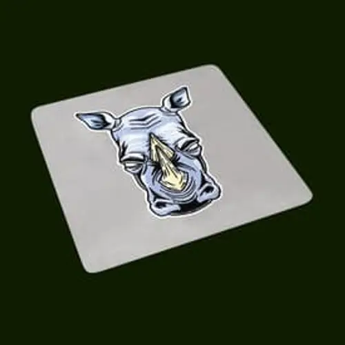 Kraftvolles Stickmotiv: Nashornkopf in Frontansicht. Perfekt für Naturthemen, Mode und Accessoires.