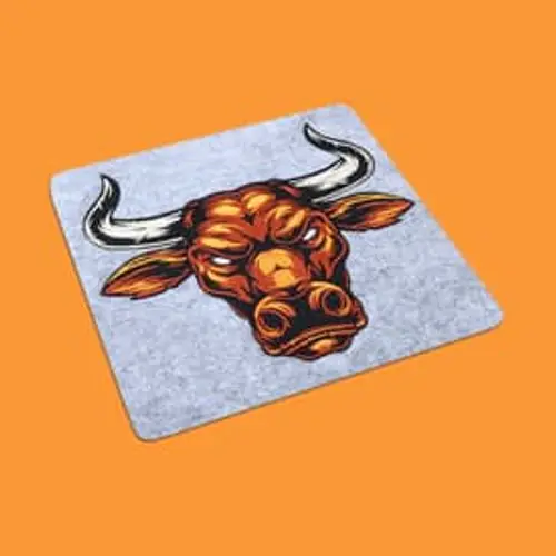 Klassisches Stickmotiv: Stierkopf in Frontansicht. Perfekt für Sportteams, Mode und Dekoideen.